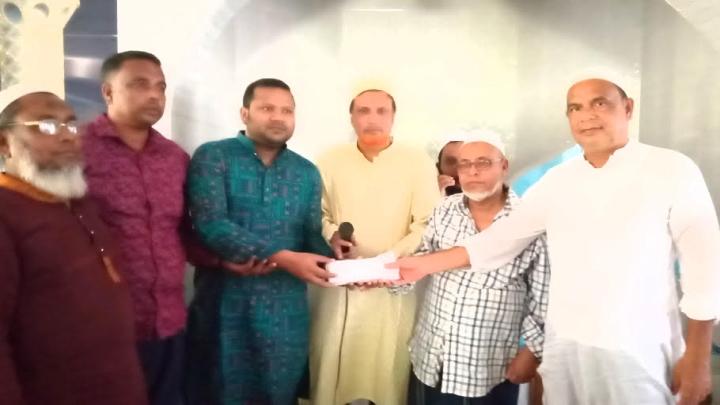 পাঁচবিবিতে মসজিদের উন্নয়নে মেয়র প্রার্থী শামীমের ১ লক্ষ টাকা অনুদান